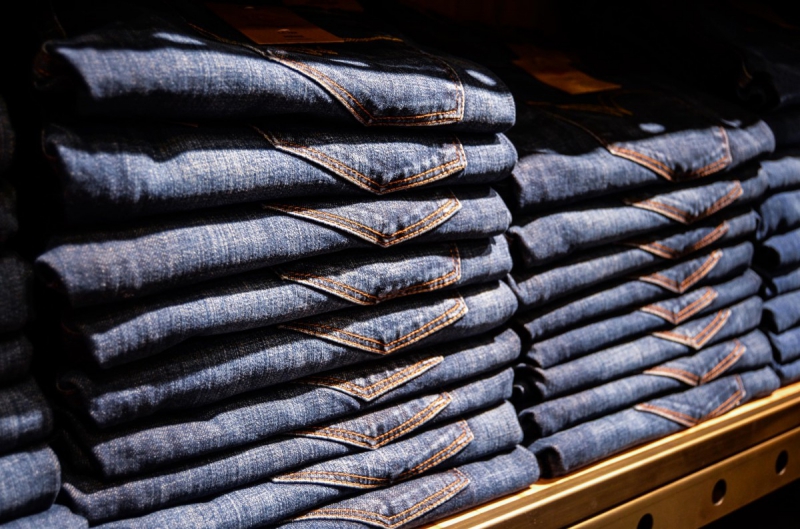 magasin-AMPUS-min_jeans_pants_blue_shop_shopping_shelf_exhibition_buy-940702